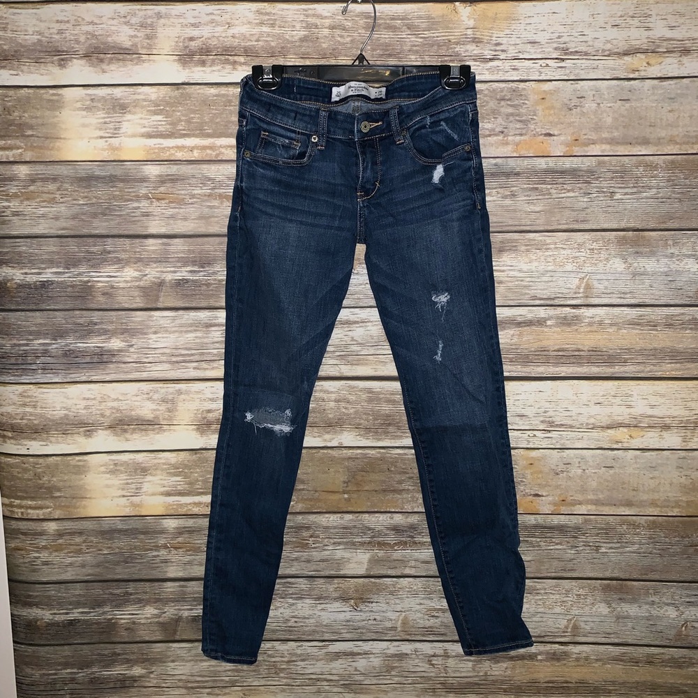 Distressed skinny jeans